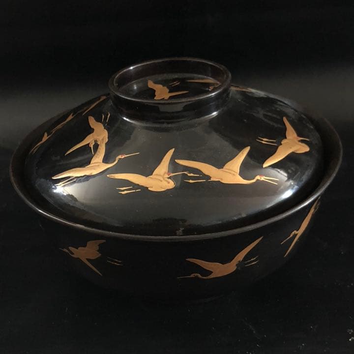 究極の美◼️蔵から黄金の鶴23羽が優雅に飛ぶ漆塗り蒔絵のお椀が出て来ました。