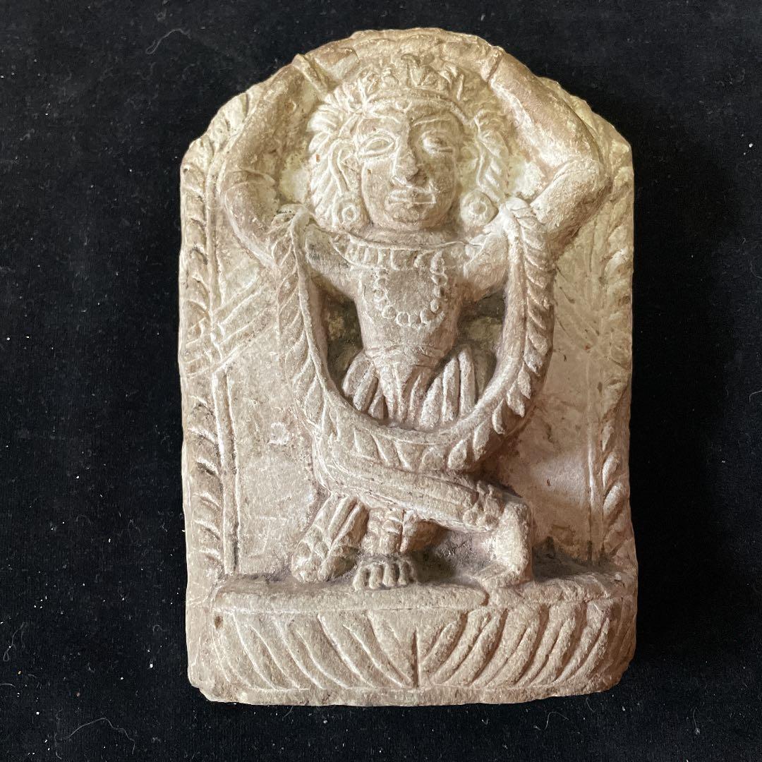 古代シバ神の石彫、インド発掘品高さ15センチ横幅11cm厚さ5cm