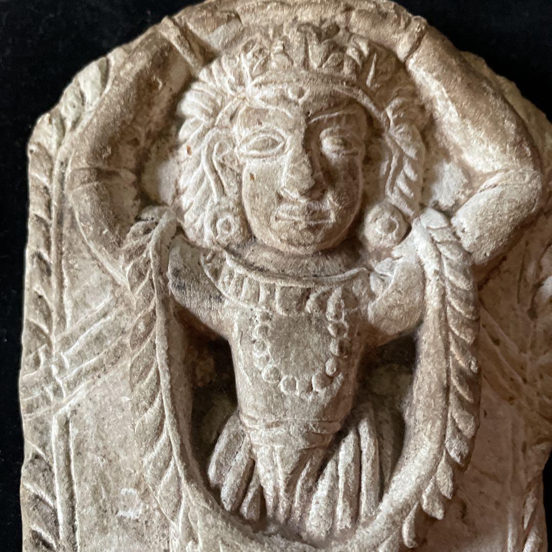 古代シバ神の石彫、インド発掘品高さ15センチ横幅11cm厚さ5cm