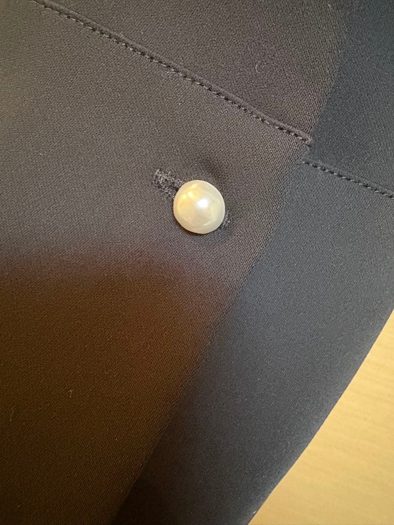 ルルウィルビー　ラッフルコサージュブラウス　ブラック　アルアバイル