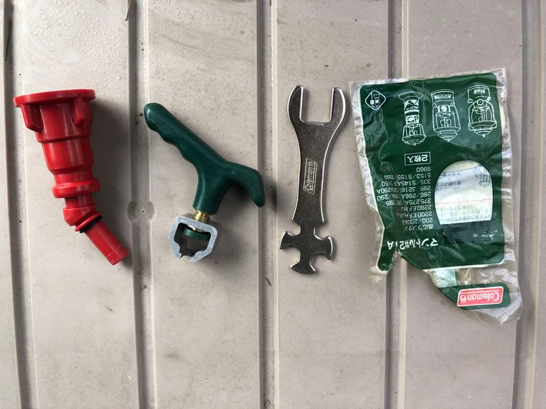 【中古】Coleman コールマン ランタン とストーブ ケース&オマケ付き