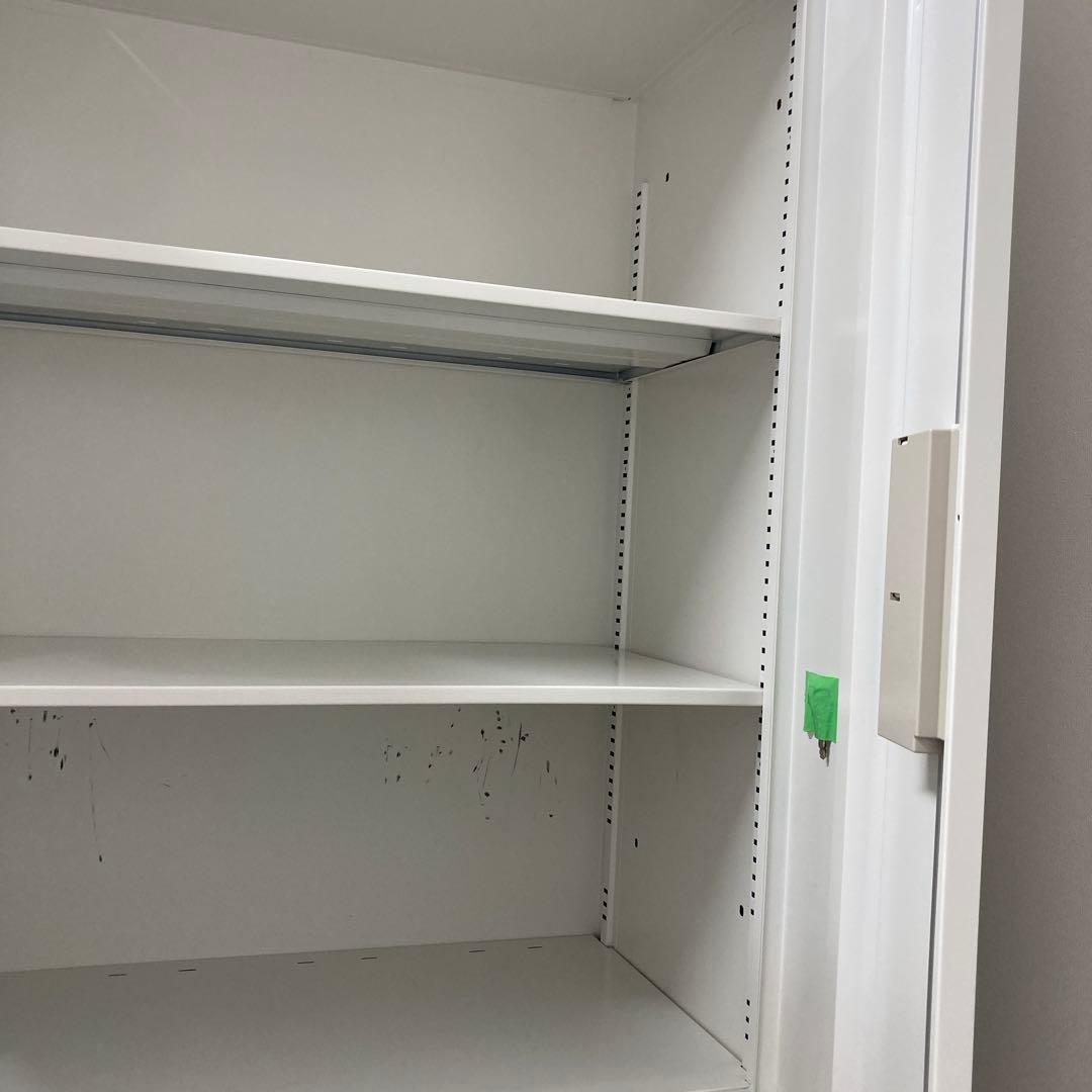 イトーキキャビネ　上:両開き　下:引出し3段　鍵付き　800x450x2076