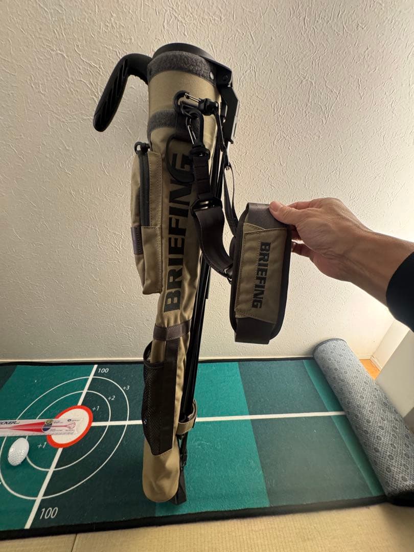 BRIEFING ブリーフィングSELF STAND CARRY TAN