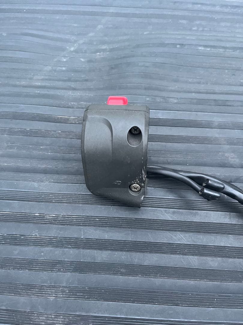 ゼファー400χ 左右スイッチボックス、インシュレーターセット