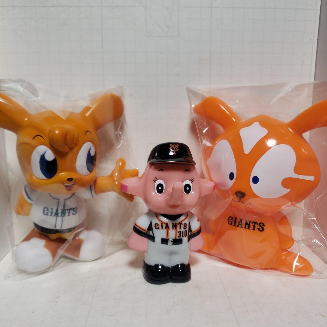 読売ジャイアンツジャビット君さとちゃんソフビ貯金箱セットです。