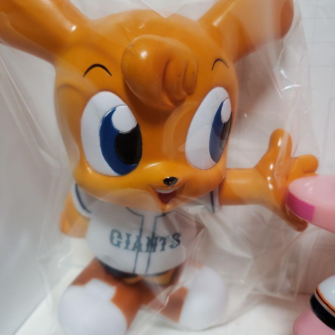 読売ジャイアンツジャビット君さとちゃんソフビ貯金箱セットです。