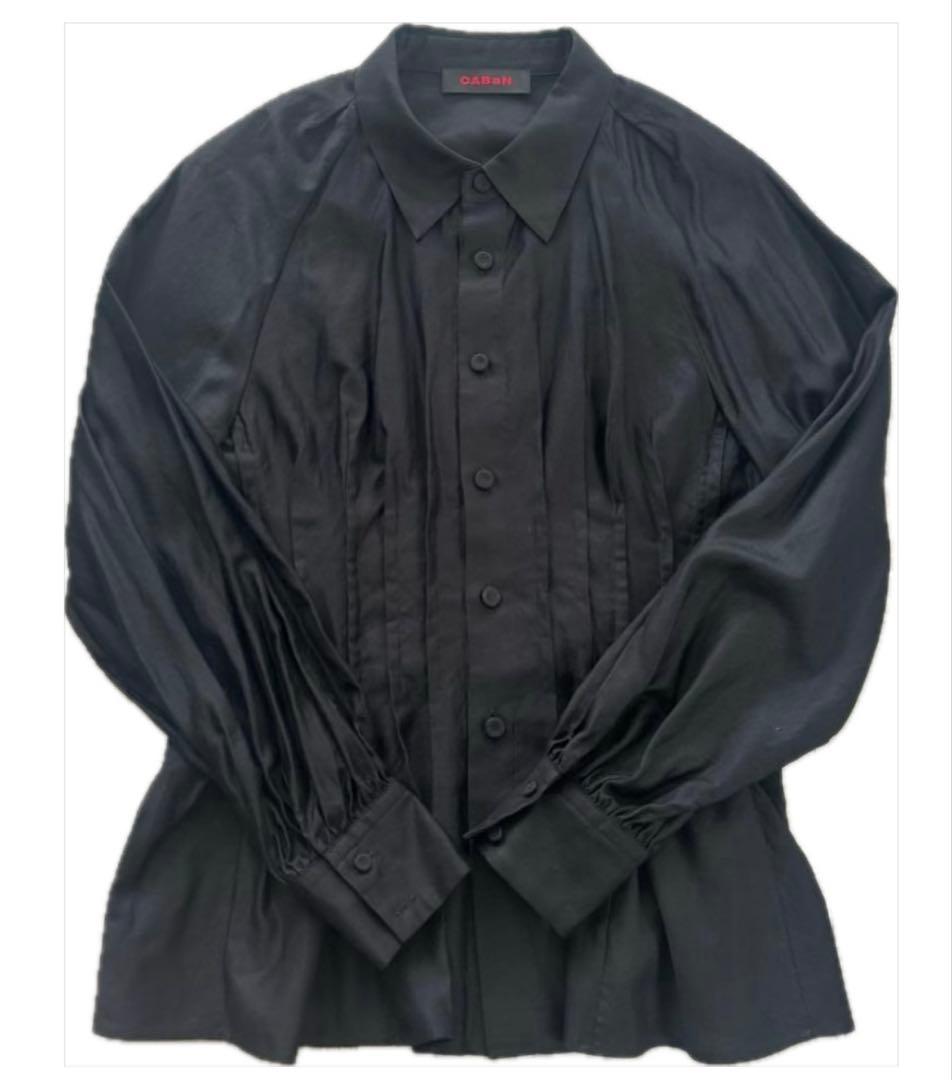 CABaN ブラックプリーツブラウス