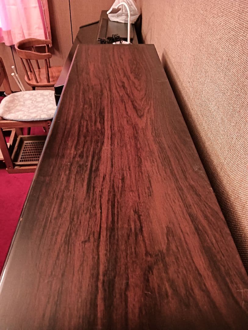 ダークブラウン　赤っぽいウッド ガラス扉キャビネット　昭和　レトロ　ビンテージ