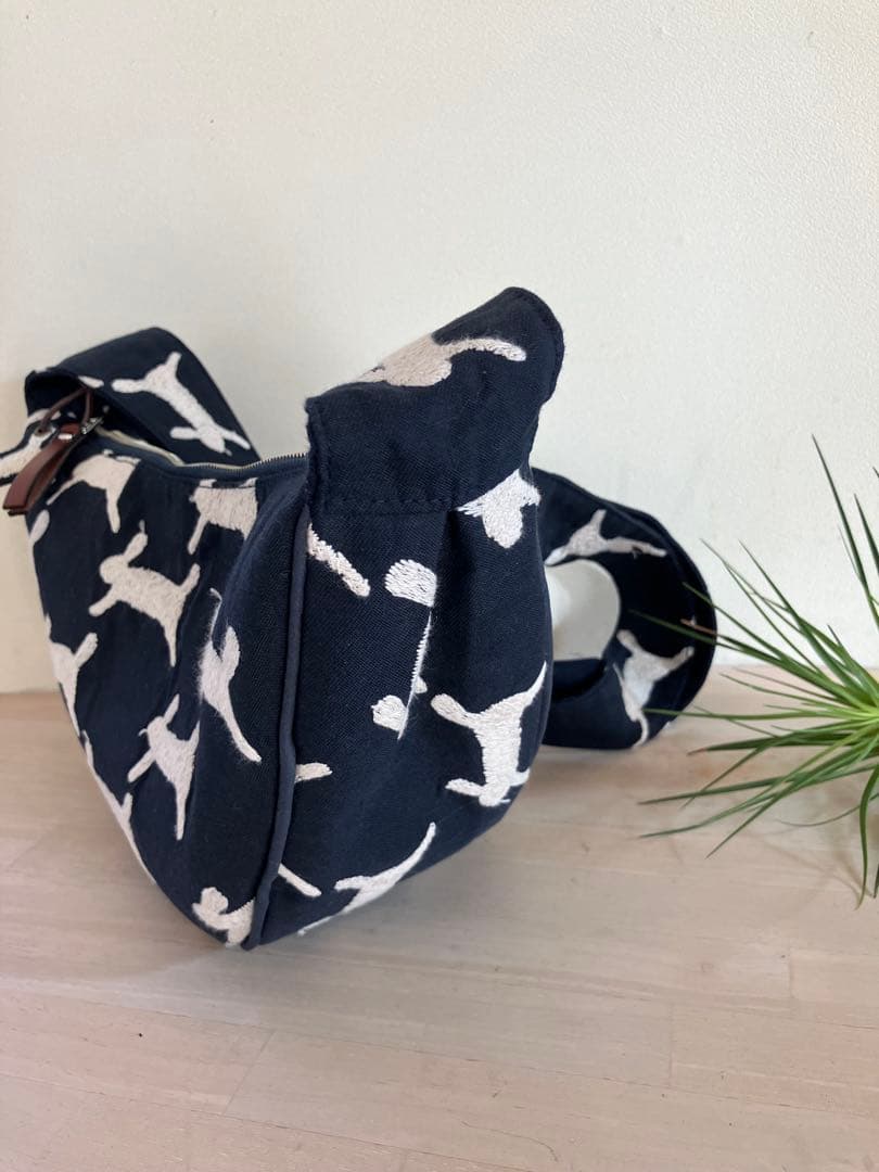 専用出品です。run run run navyボディバッグ