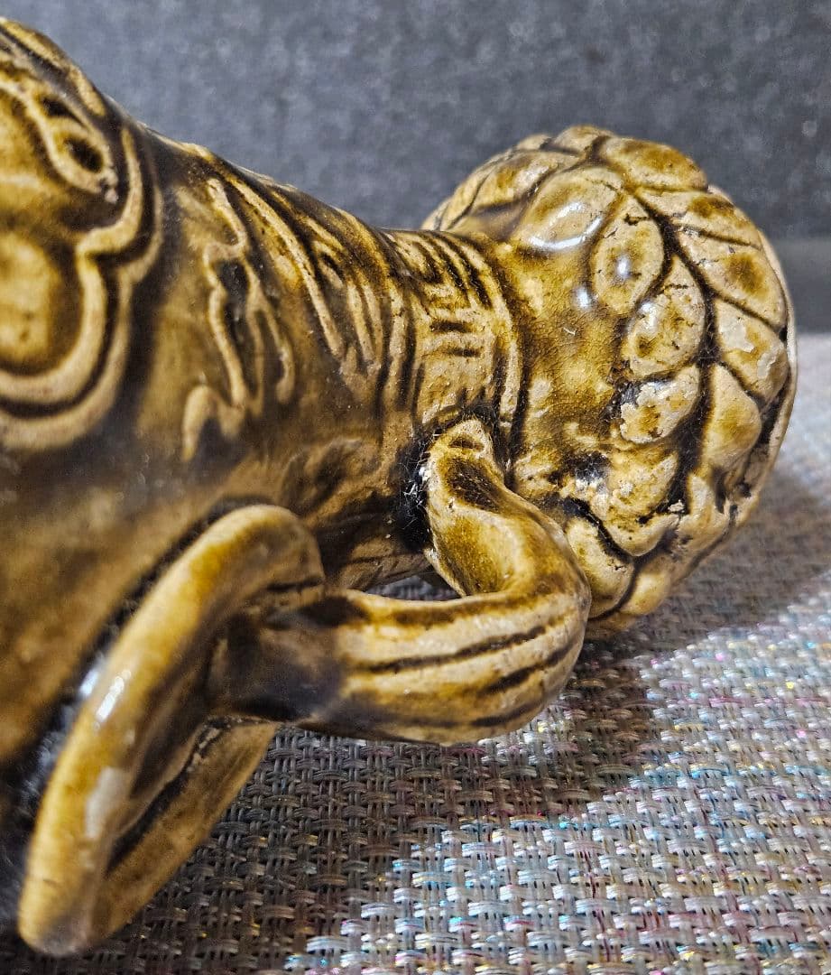 某美術館収蔵品　中国古陶磁器　五代時代　褐釉　双耳不遊環　浮彫　人物図　瓶　壺