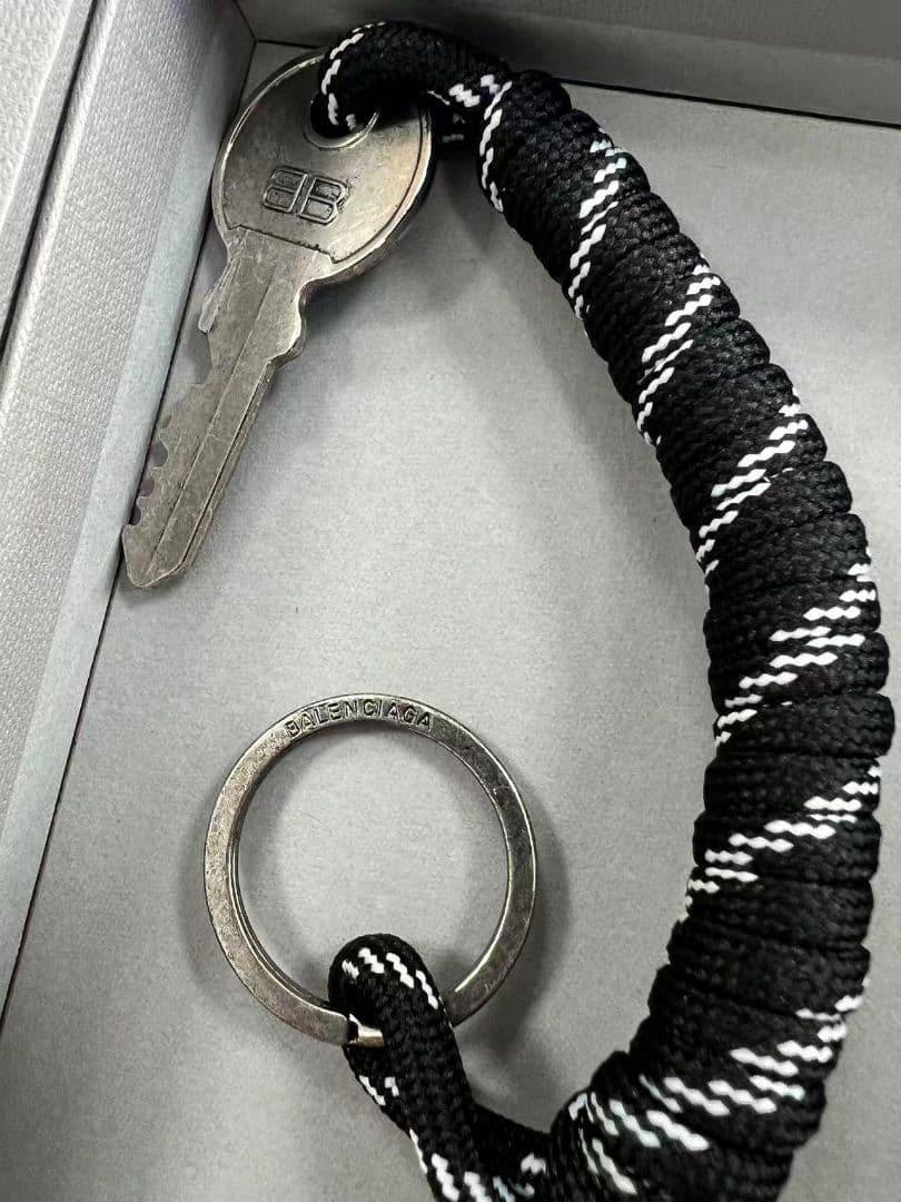 BALENCIAGA バレンシアガ キーホルダー・キーリング 新品未使用