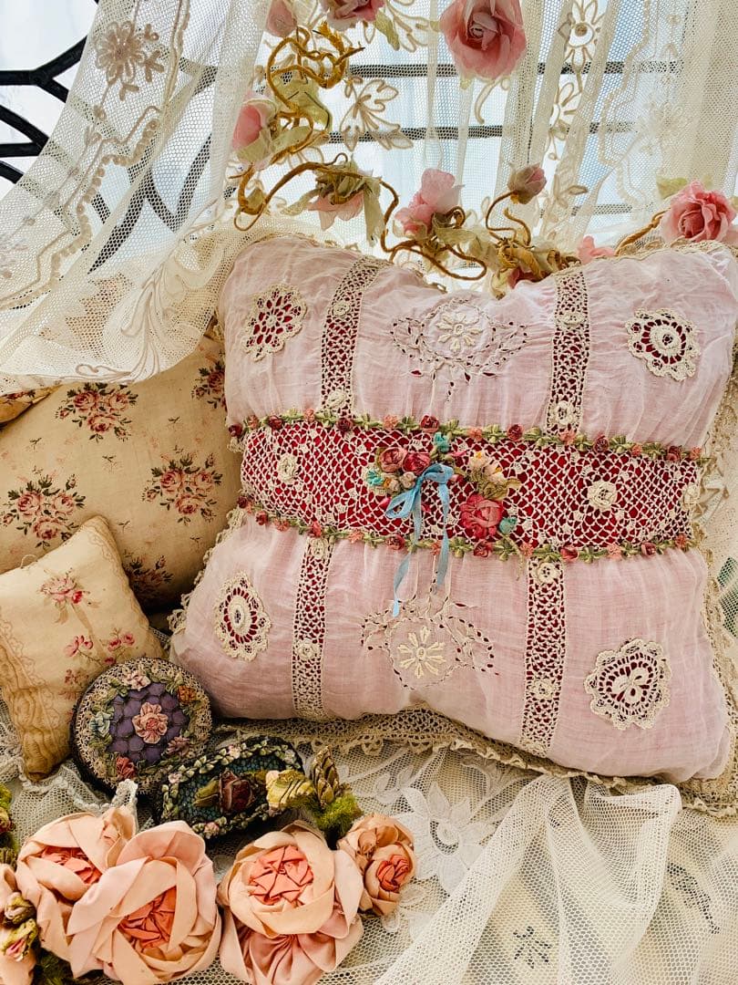 フランスアンティークコットンカバーxシルククッションロココリボン ・モチーフ装飾