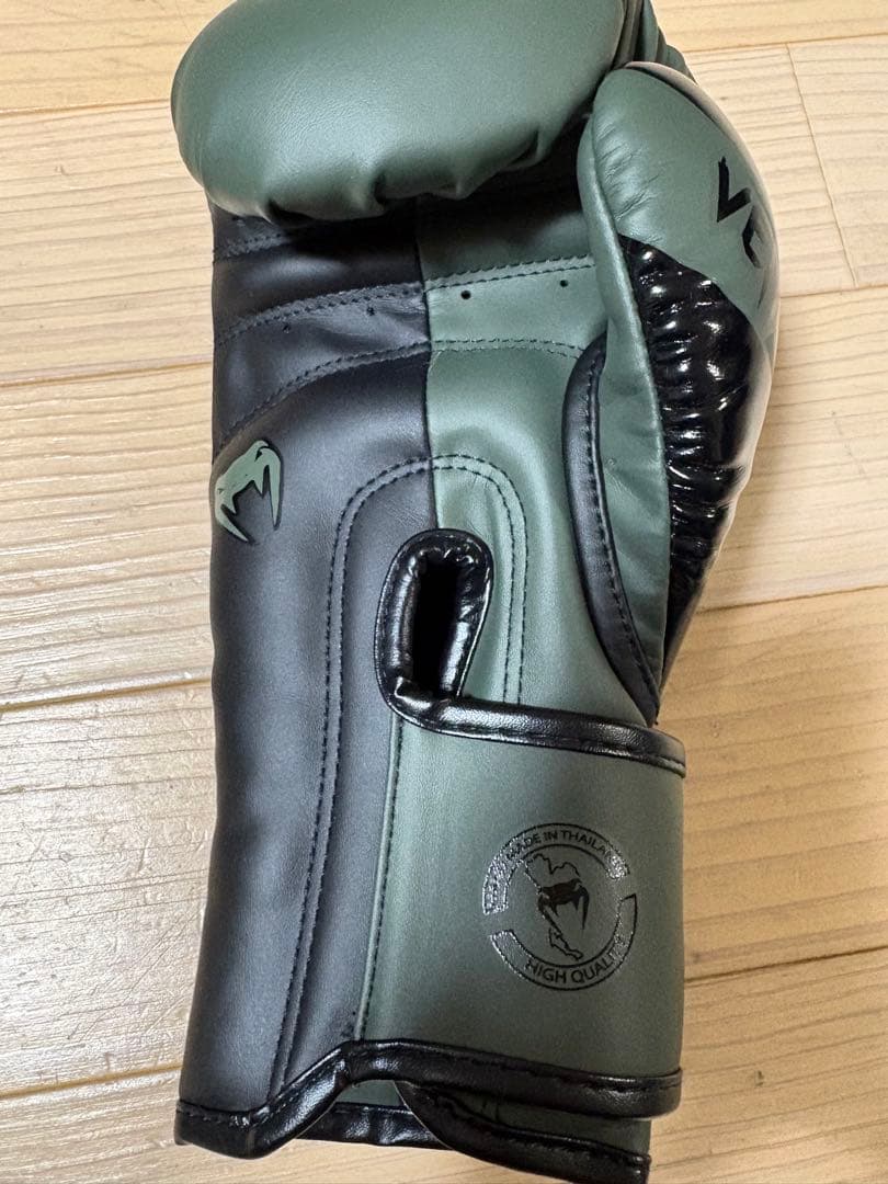 Venum ボクシンググローブ Elite 10oz オリーブ×ブラック