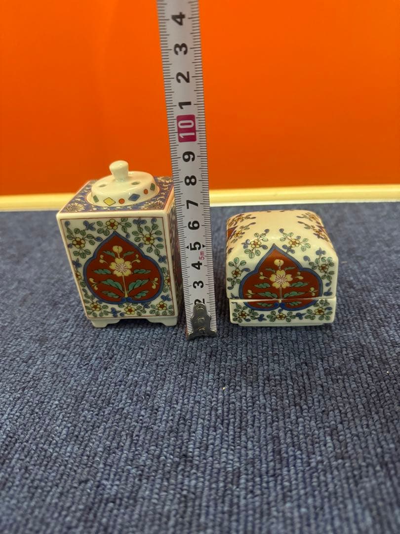 1660 有田焼 徳幸窯　角徳　『草花文角香炉と角香合 同柄揃』