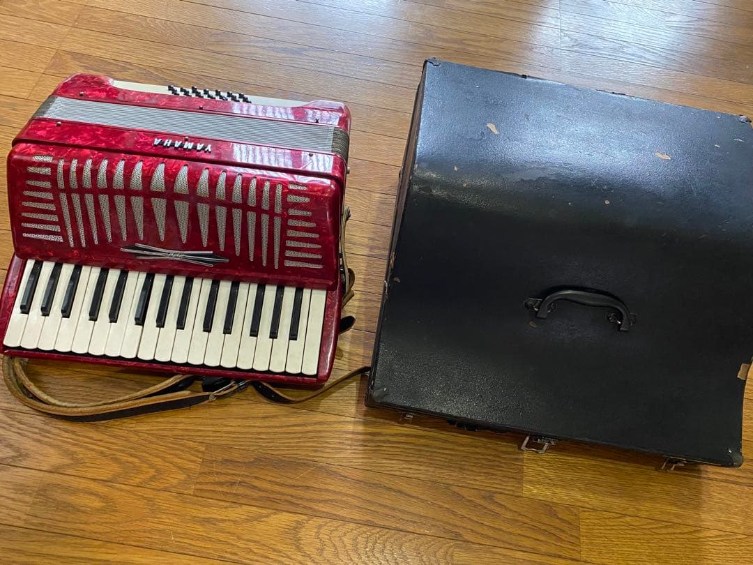YAMAHA ヤマハ アコーディオン 32鍵盤 8905 ケース付　鍵無し