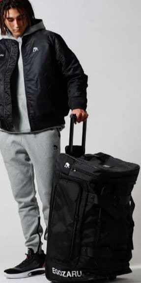 EGOZARU. ブラック ボストンバッグ