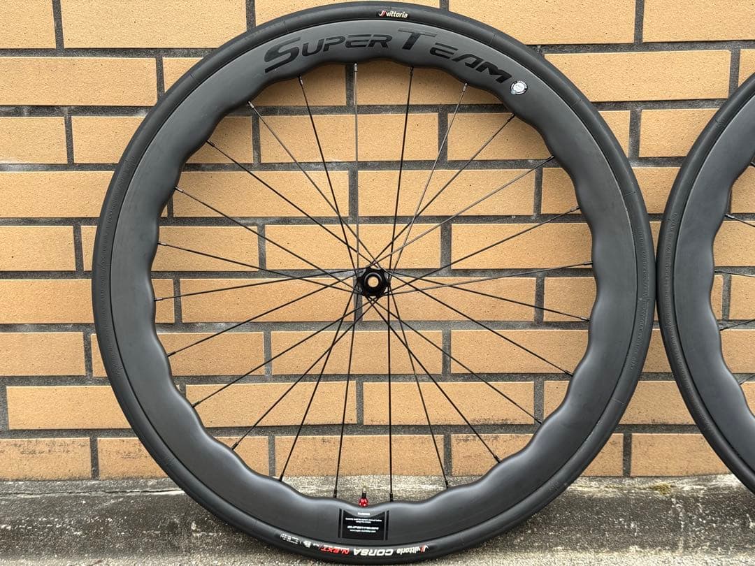 スーパーチーム　カーボンホイール　ディスク　ロードバイク　ウェーブホイール