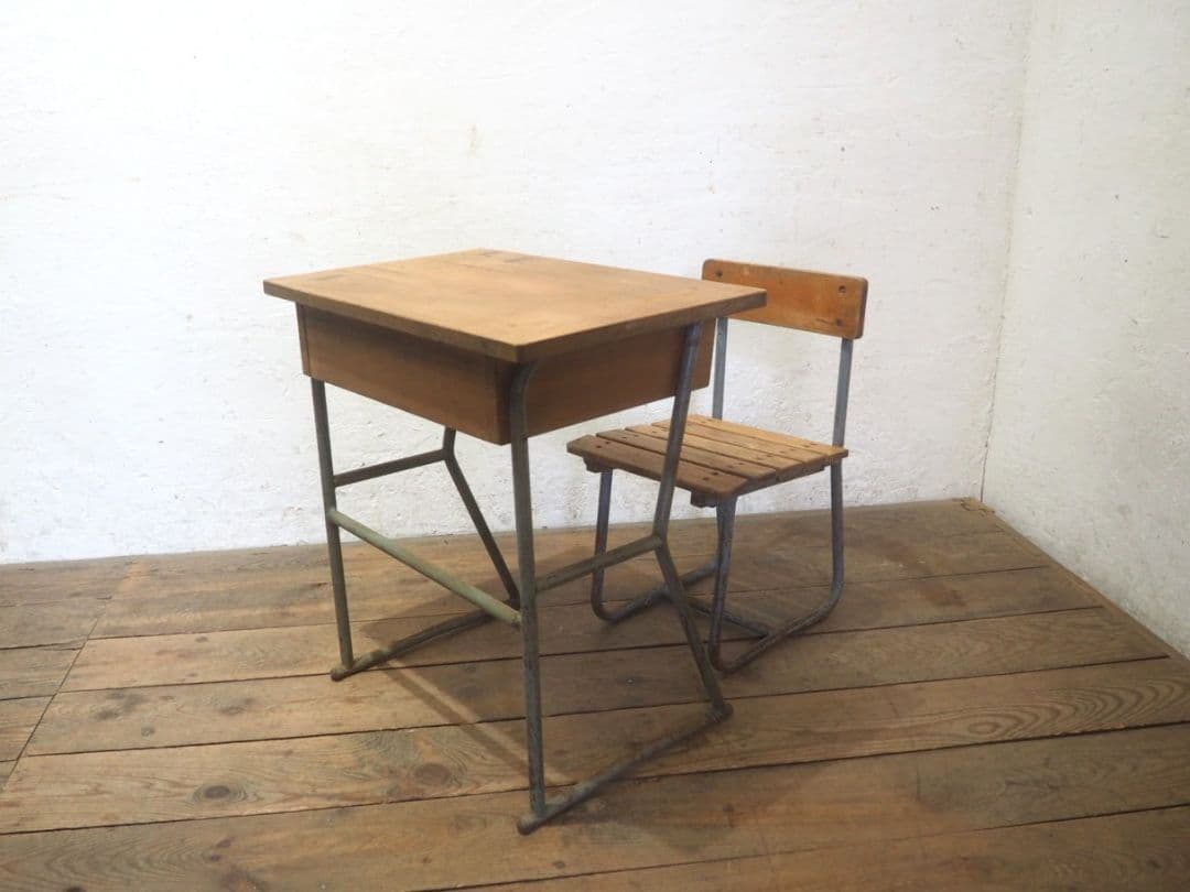 1241　ヴィンテージ　古い木と鉄のテーブルとイスのセット　机　デスク　レトロ