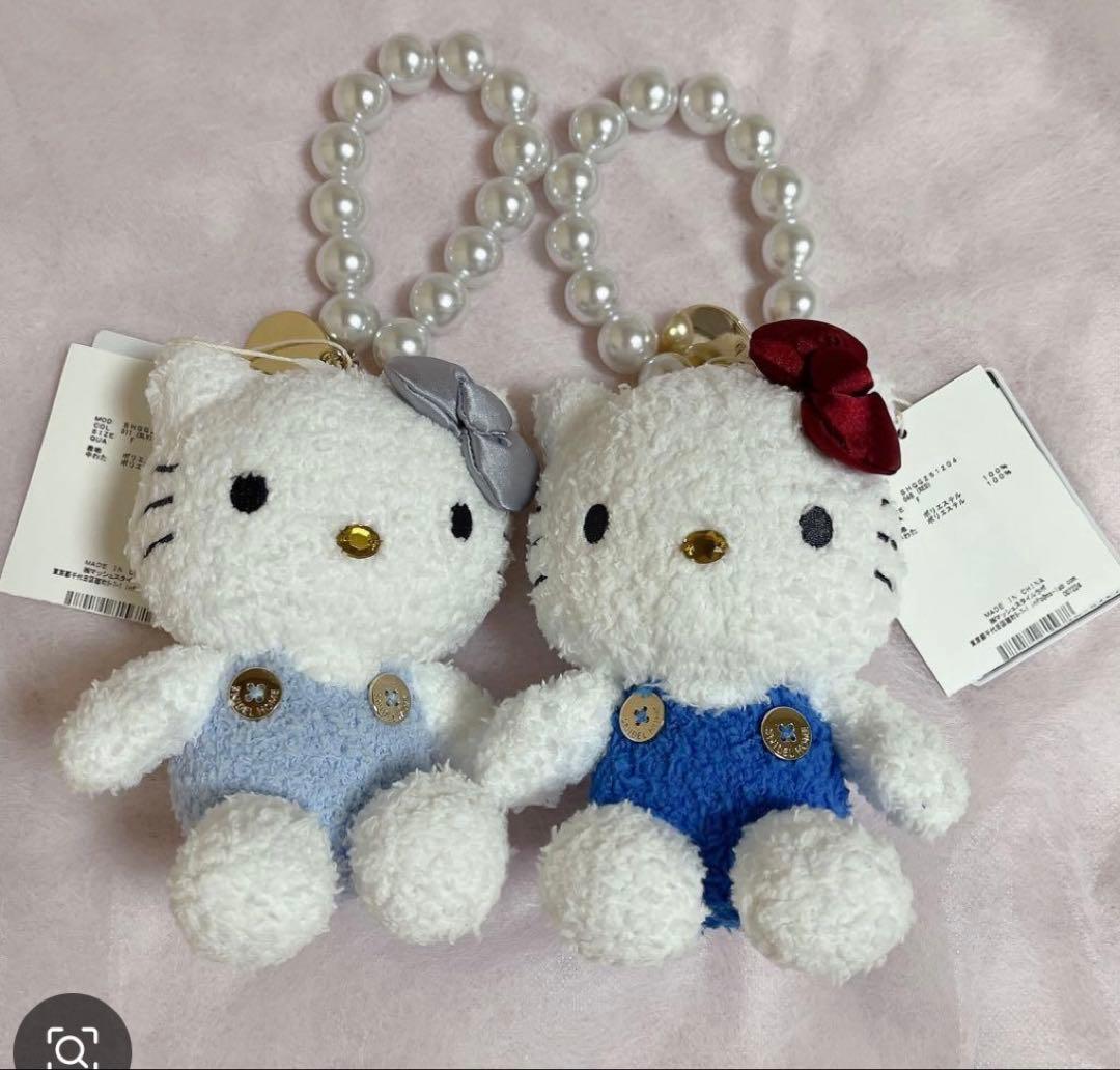 【HELLO KITTY】ニットぬいぐるみチャーム　レッド　ピンク　2点セット