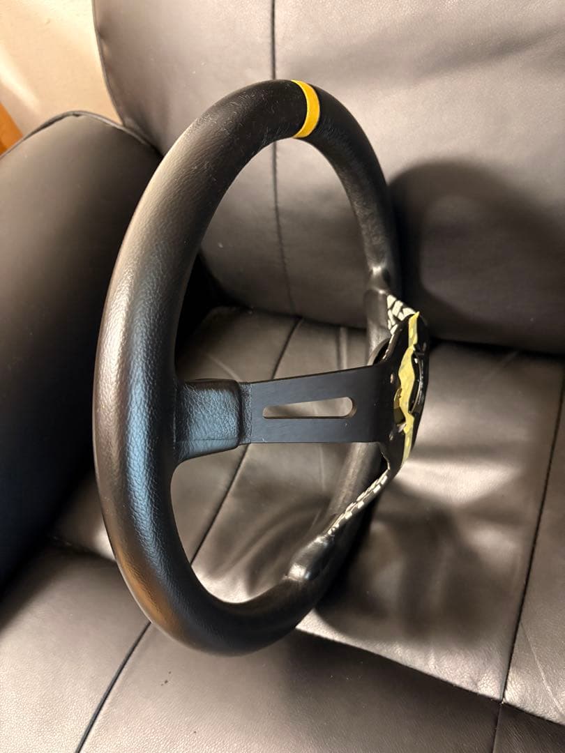 【もりもん】MOMO ステアリング・ハンドル本体 黒/黄色