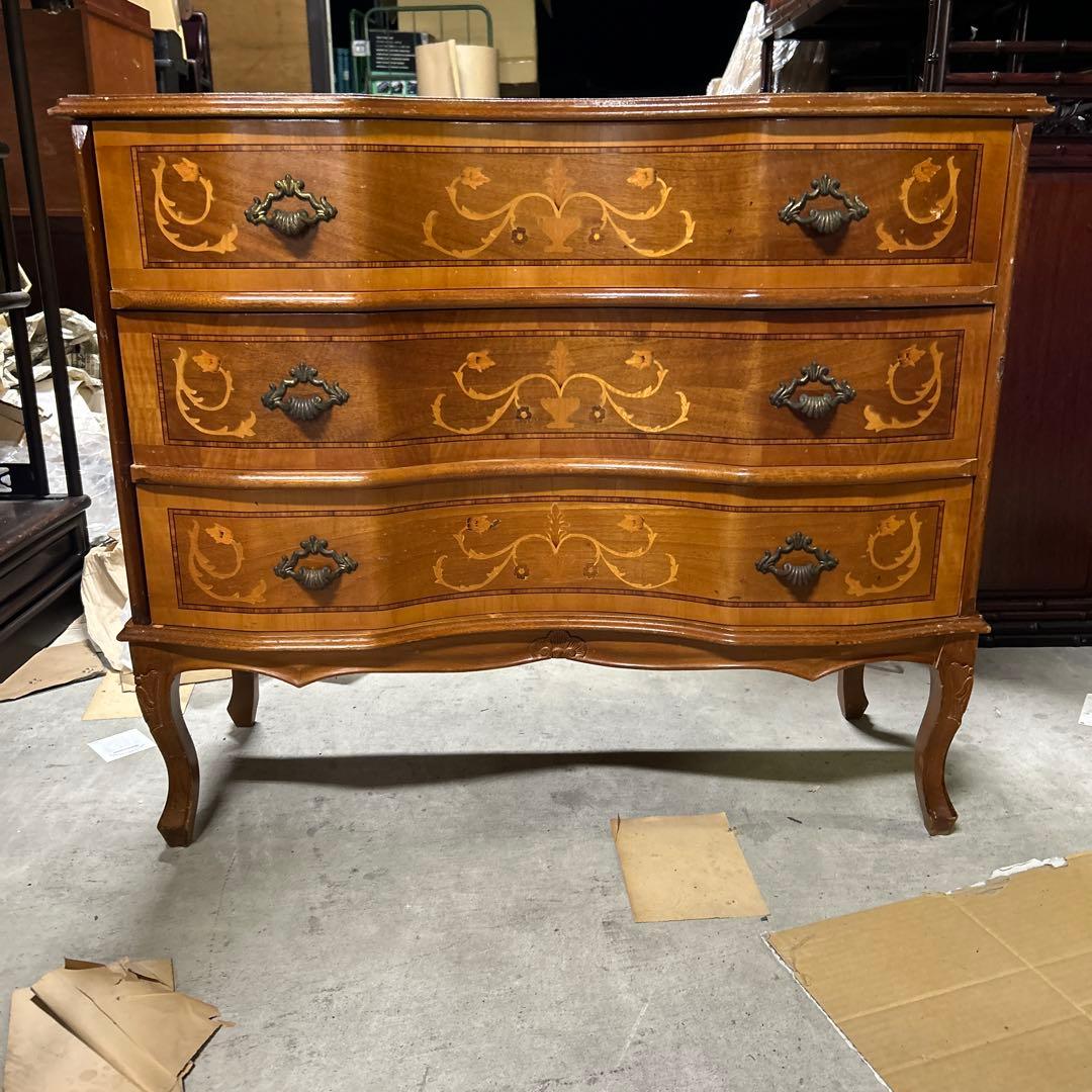 ダークブラウンの収納キャビネット