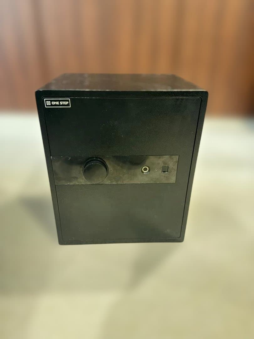 電子金庫 タッチパネル指紋認証 39L アラーム付き 壁付け可 ONE STEP