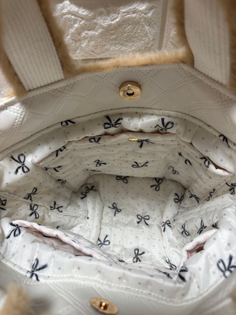 は*☆様 コヤンイサムチョン　サイドファスナーバッグ　ベージュファー　白うさちゃ