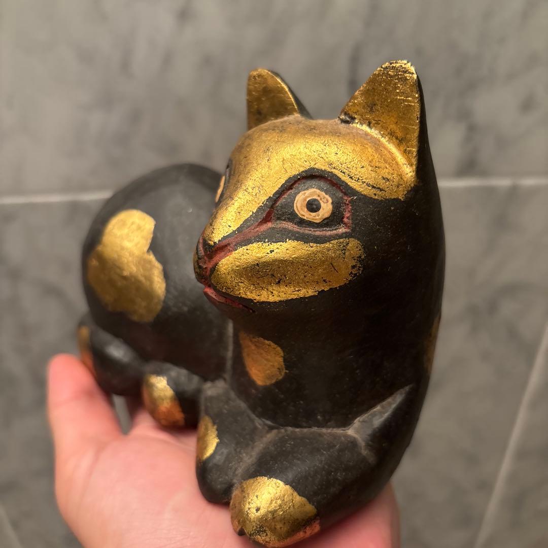 エジプトアンティーク　黄金に輝く木彫りのネコの彫刻オブジェ