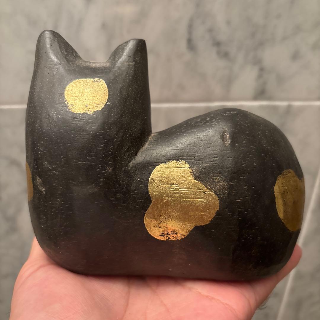 エジプトアンティーク　黄金に輝く木彫りのネコの彫刻オブジェ