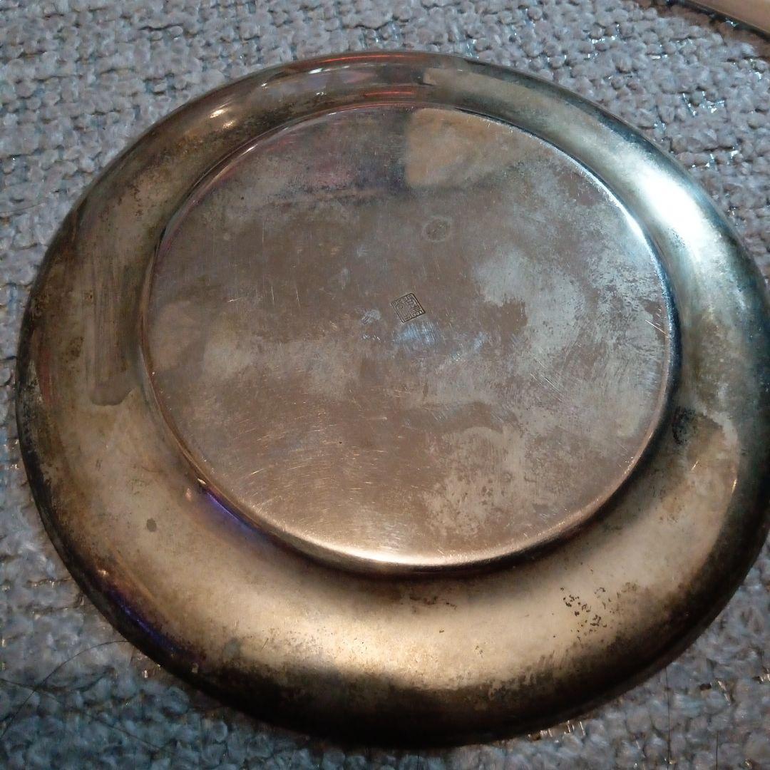銀製品老舗の尚美堂の銘々皿 直径約13.5㌢ 約88グラム尚美堂の刻印あり