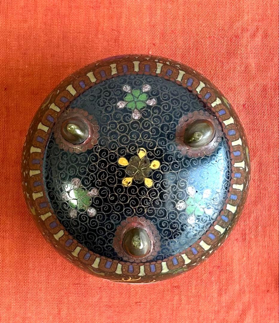 香炉 鳳凰蝶草花文・菊文三つ足有線七宝香炉 香道具 御茶道具 明治時代から伝わる