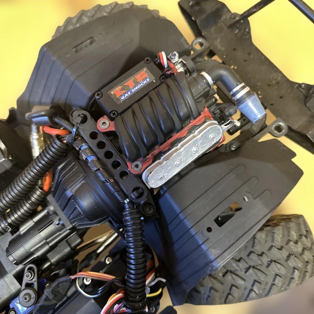 Axial SCX10III Jeep Gradiator クローラーラジコン
