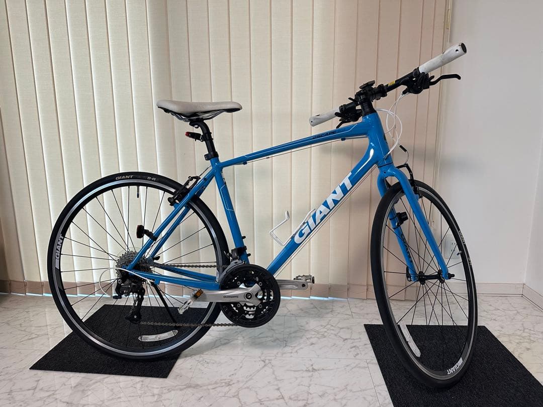 GIANT クロスバイク 青 700C ボトルケージ付き