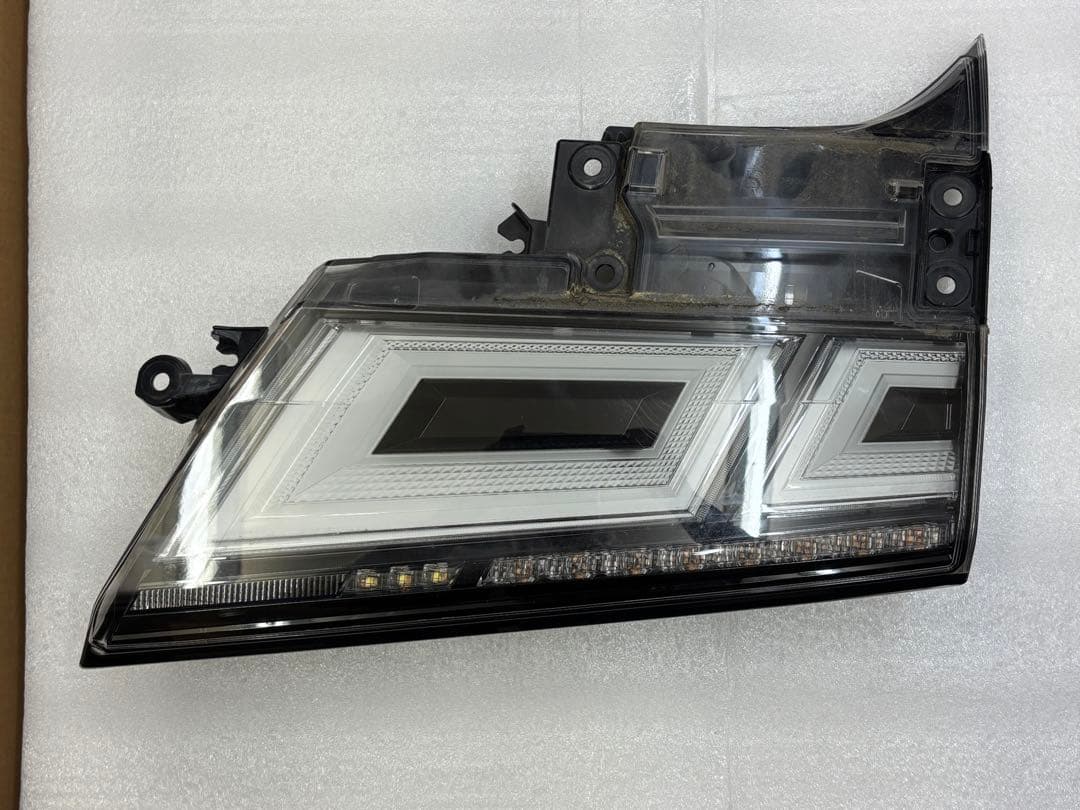 ヴェルファイア30系 後期 テールランプセット シーケンシャル レッド クリア