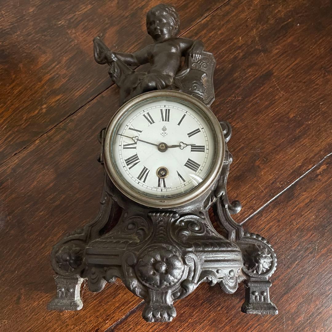 フランス製のゼンマイ式振子アンティーク置き時計