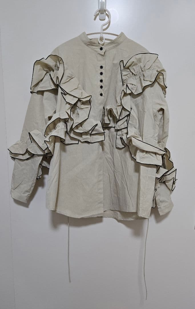 年末セール Eaphi FEELING FRILLS BLOUSE