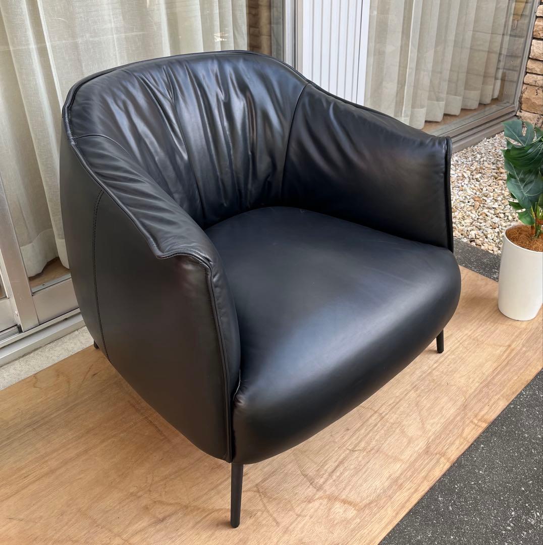 モダンスタイル　ラウンジチェア　① 本革張り　ミッドセンチュリー　シングルソファ