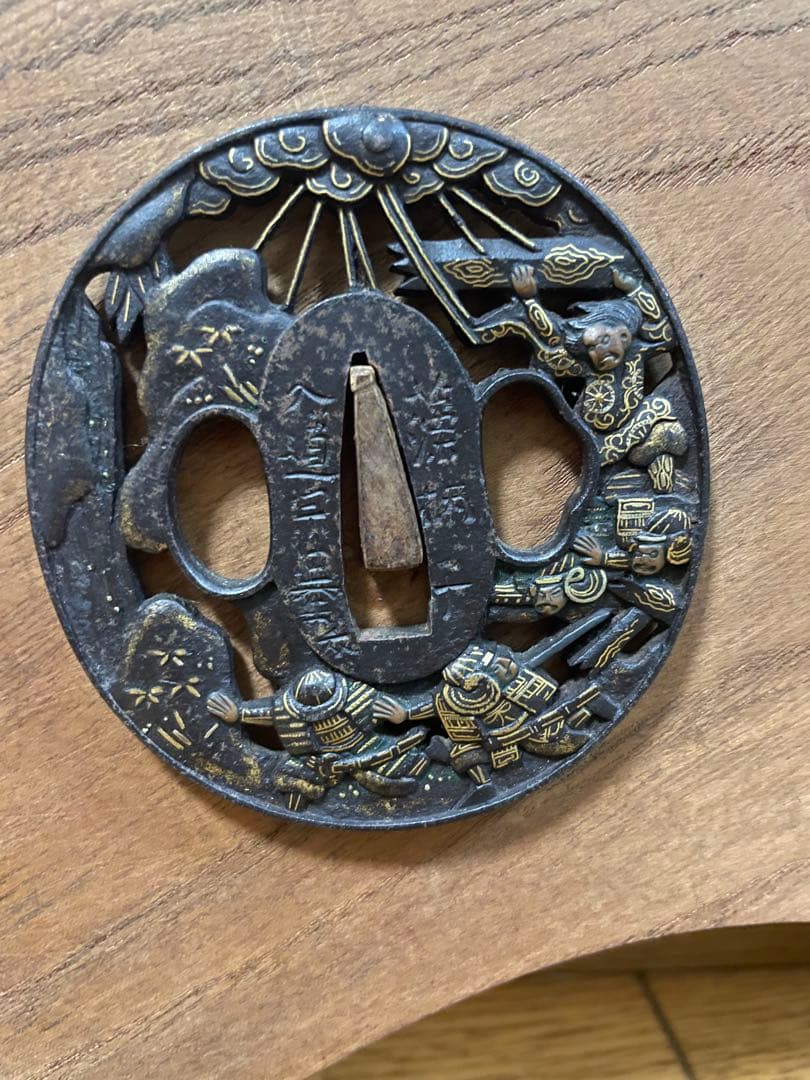 江州彦根住 藻柄子入道宗典製鍔 日本刀　刀の鍔 鉄製 刀装具 武者　透かし