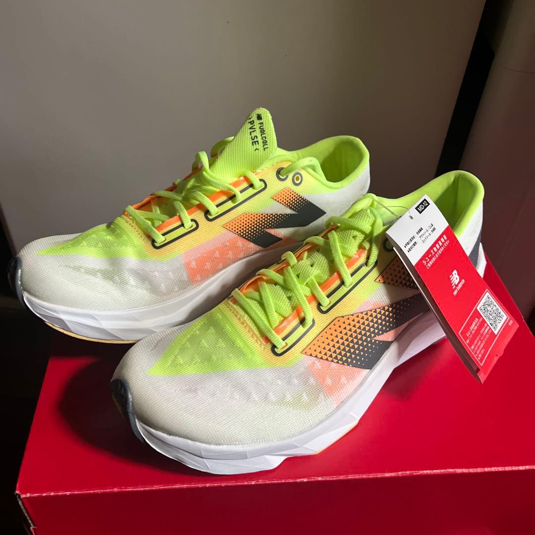 New Balance 薄底レースシューズ ネオンイエロー25.5センチ