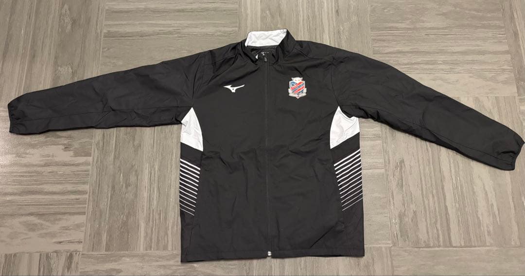 北海道コンサドーレ札幌 支給品 ミズノ ウィンドブレーカー　L 黒/白