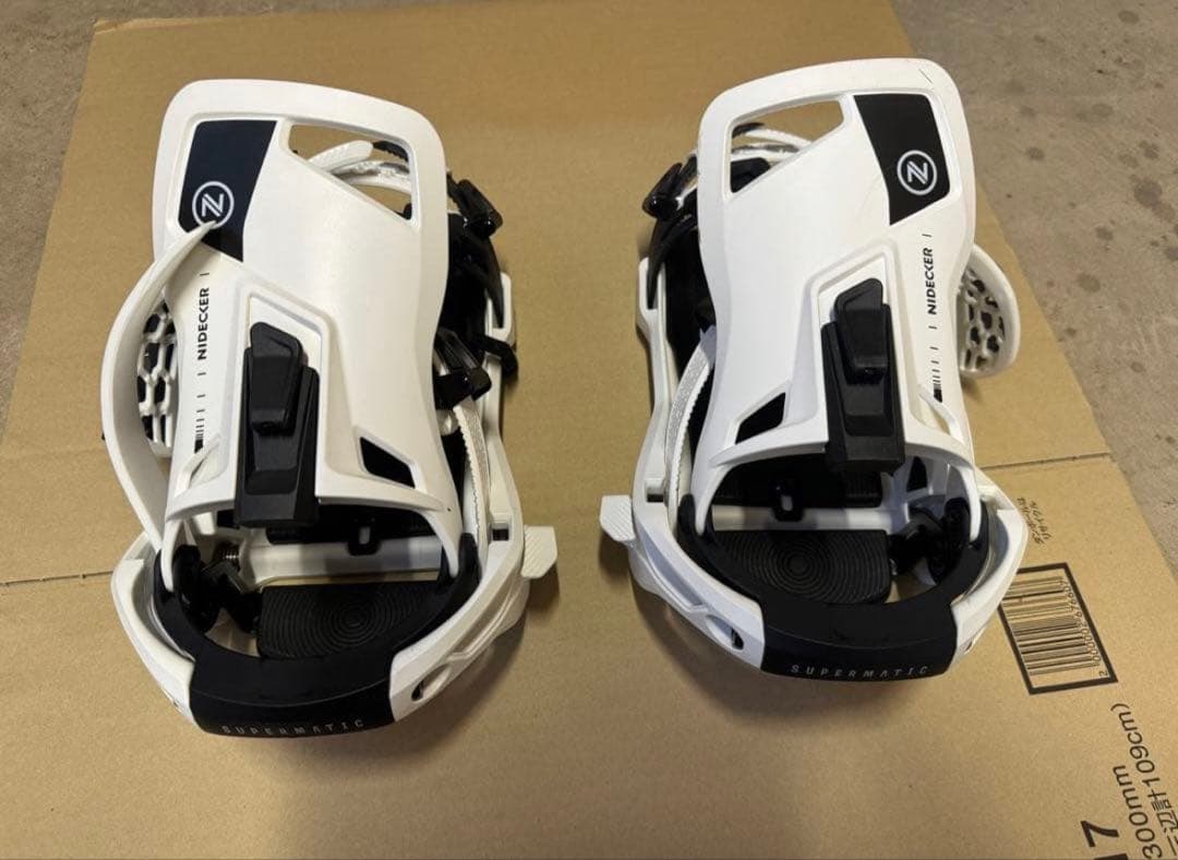 23-24 ナイデッカー　スーパーマチック　ホワイト　L