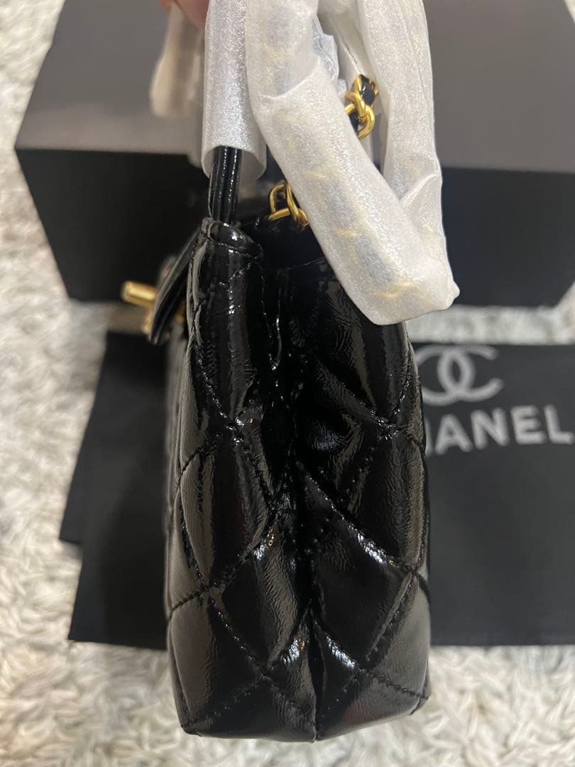 CHANELシャネル ブラック チェーンストラップ 斜め掛けバッグ