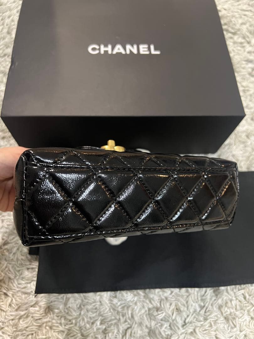 CHANELシャネル ブラック チェーンストラップ 斜め掛けバッグ