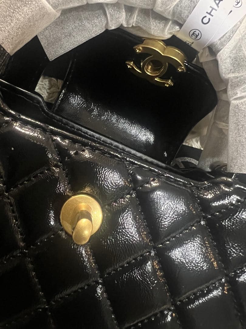 CHANELシャネル ブラック チェーンストラップ 斜め掛けバッグ