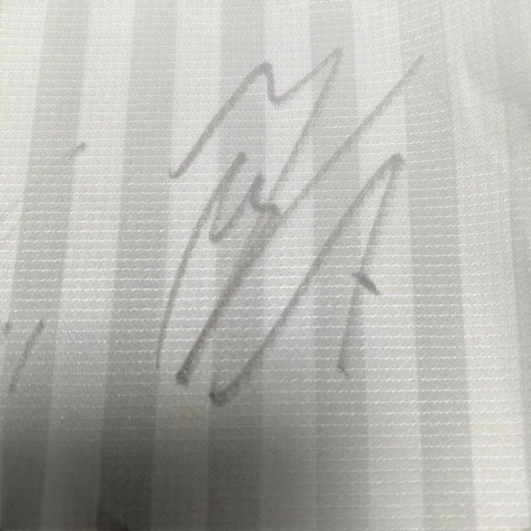 33人のサイン入り！川崎フロンターレ2018年のアウェイユニフォーム