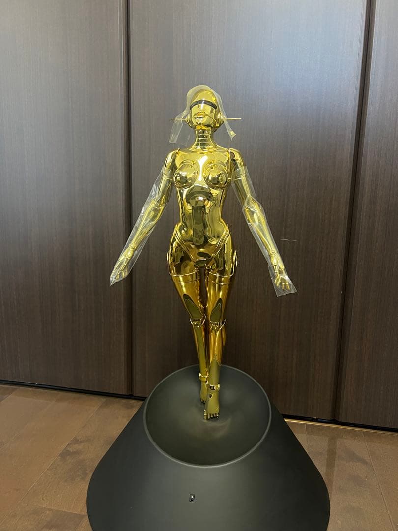 Sexy Robot floating _1/4 scale gold 空山基
