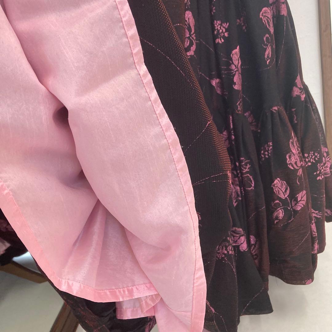 良品 フラメンコ ワンピース 伸びる生地 花柄 ピンクラメ ゴージャスフリル 黒