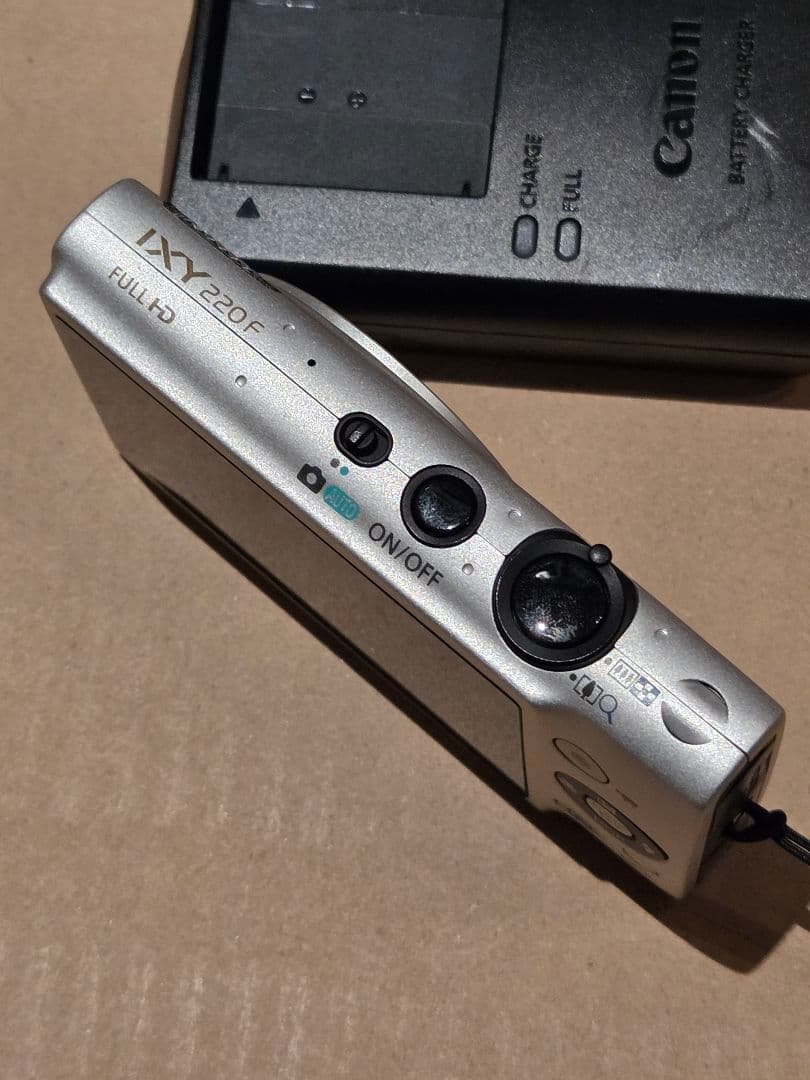 Canon キャノン コンパクトデジタルカメラ IXY 220F PC1733