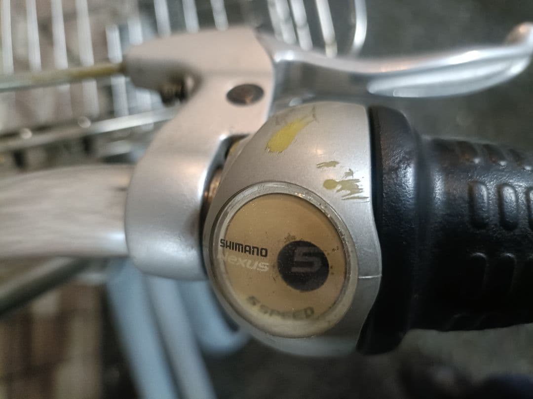 渋谷区）ブリヂストン自転車26インチ5段変速シティサイクル水色ステンレス前カゴ付