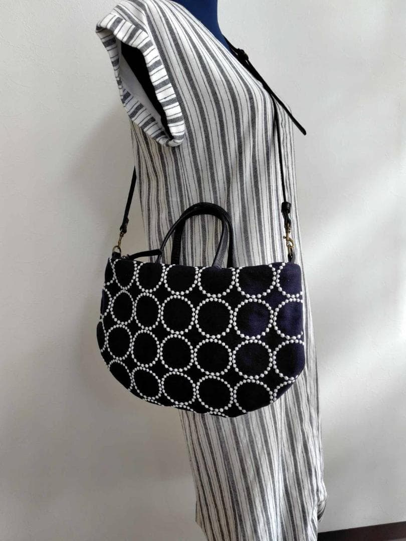 ミナペルホネン/2025tambourineタンバリンネイビー×白/ラウンドショ